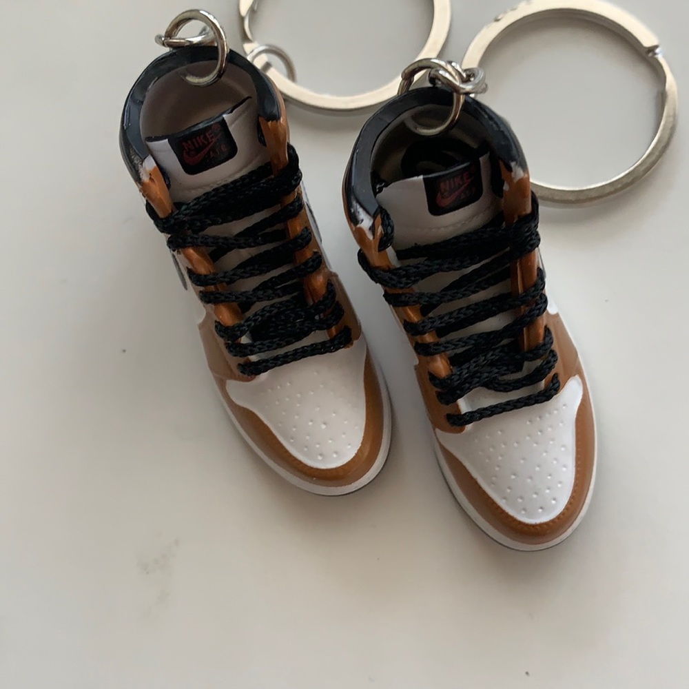 Air Jordan 1 Retro High OG “Rookie of the Year” - Picture 2 of 11